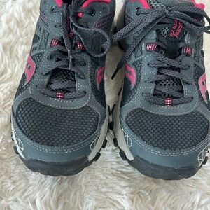 SAUCONY GREY GRID RAPTOR TR 2 RUNNING/TRAIL SHOES- WOMENS 10